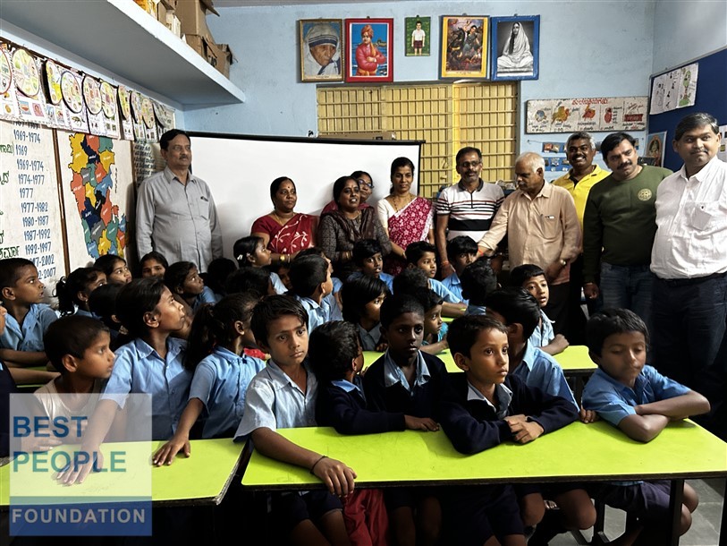 Students working on an assignment in the computer lab