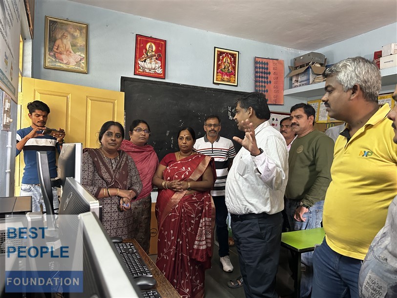 Gerlin Hendry explain how effectively the new computer lab can be used to bridge the digital divide